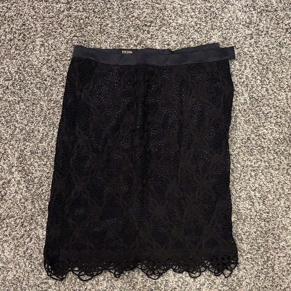 Escada Elegant Black Lace Pencil Skirt